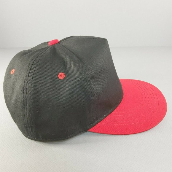 Fender Guitar Black SnapBack Baseball Cap Red Brim Youth - Picture 2 of 7